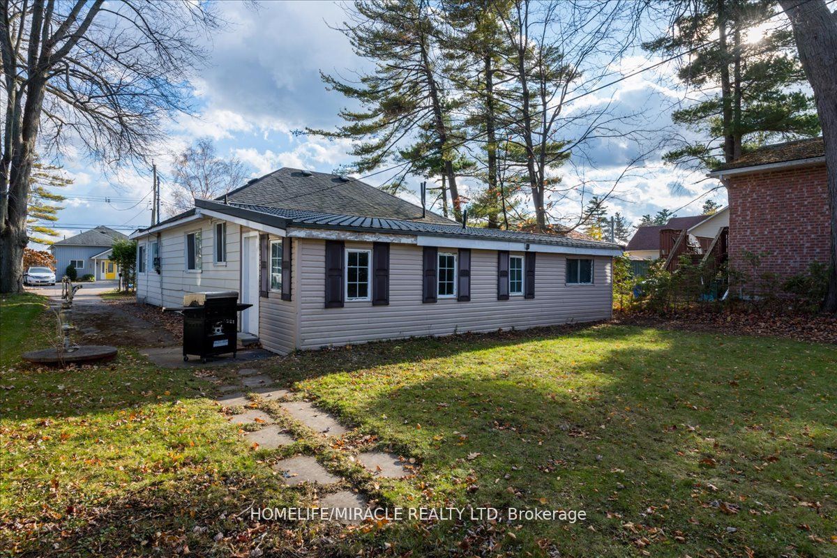 666 Lakelands Ave Property Photo 29