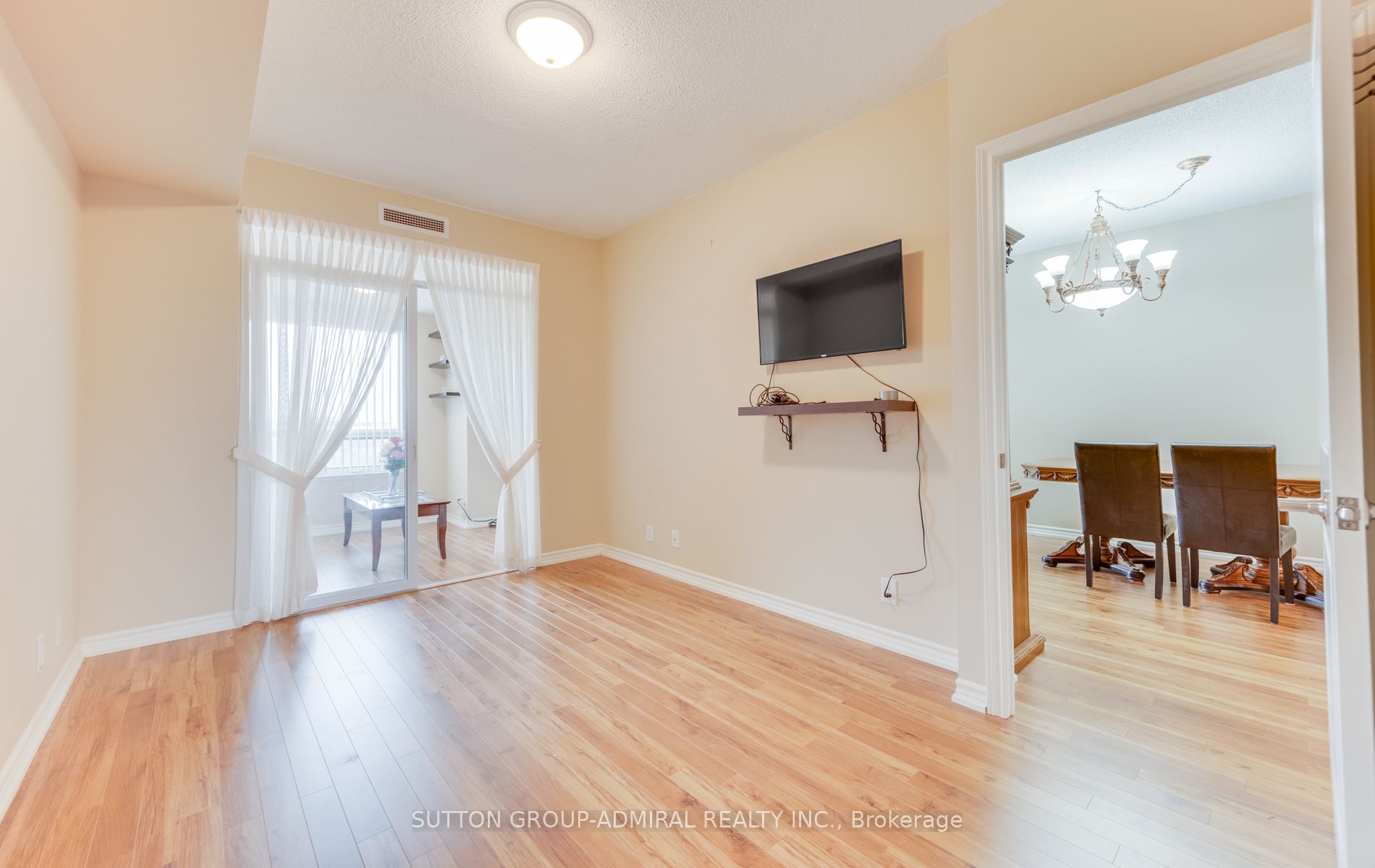 9235 Jane St 03 Property Photo 7