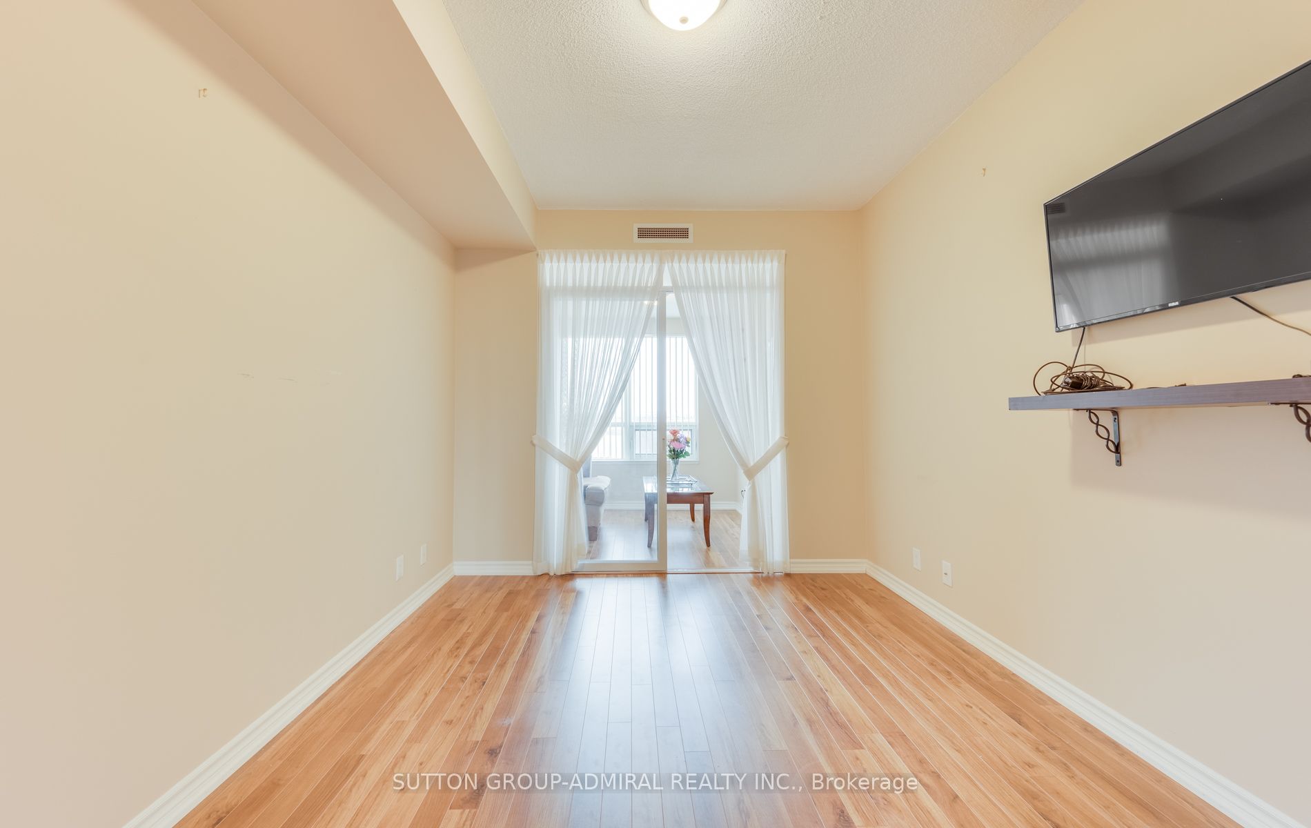 9235 Jane St 03 Property Photo 8