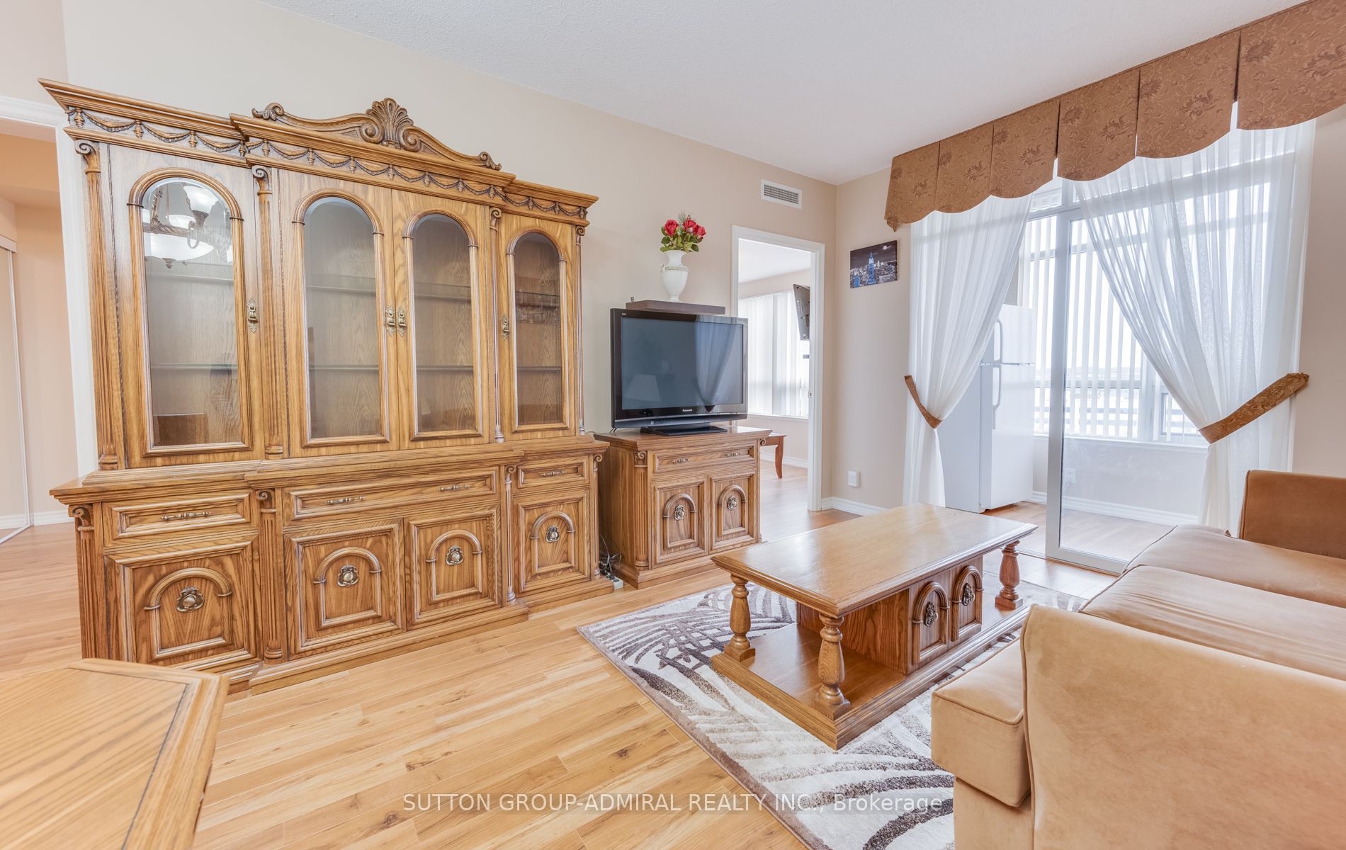 9235 Jane St 03 Property Photo 12