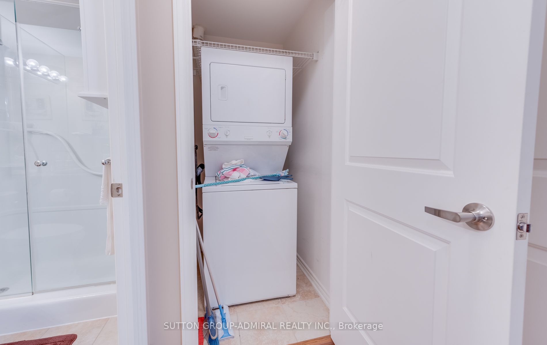 9235 Jane St 03 Property Photo 14