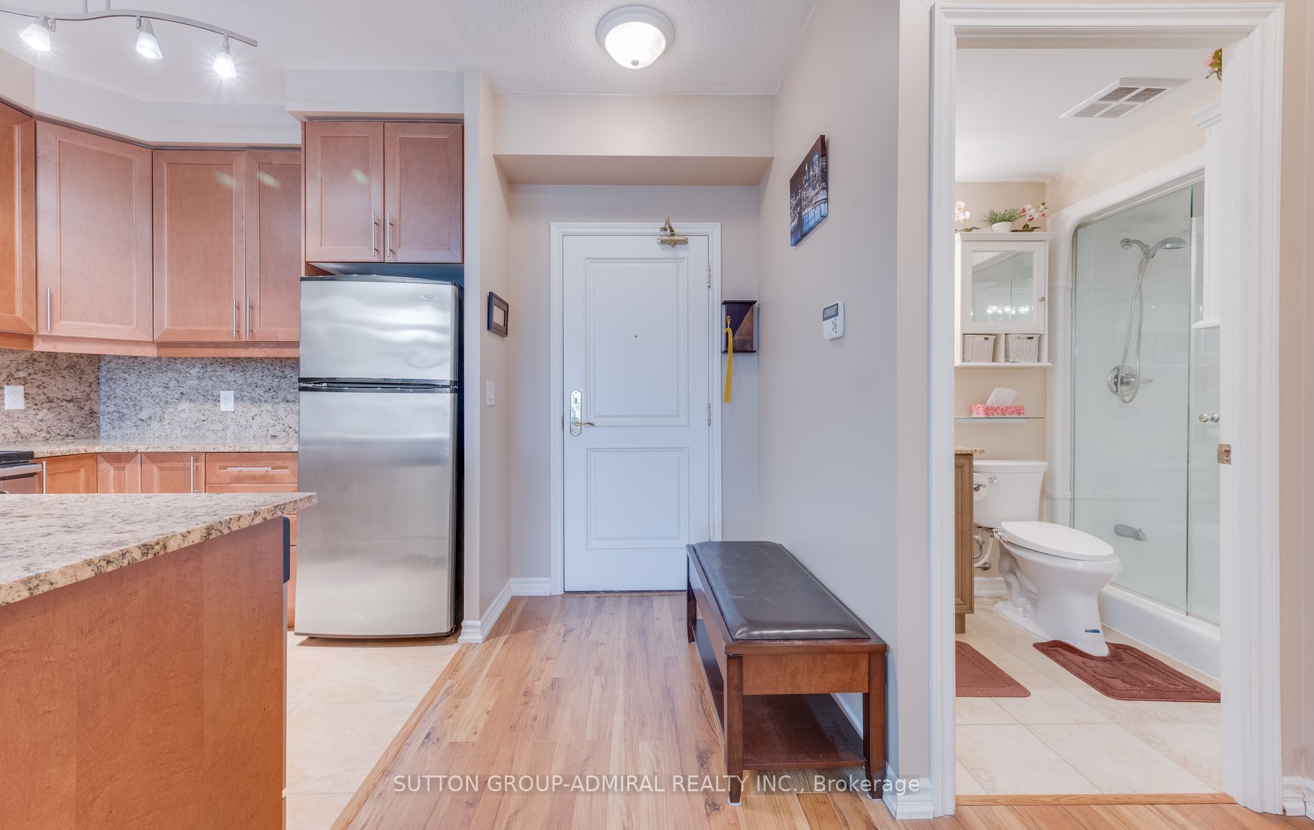 9235 Jane St 03 Property Photo 23