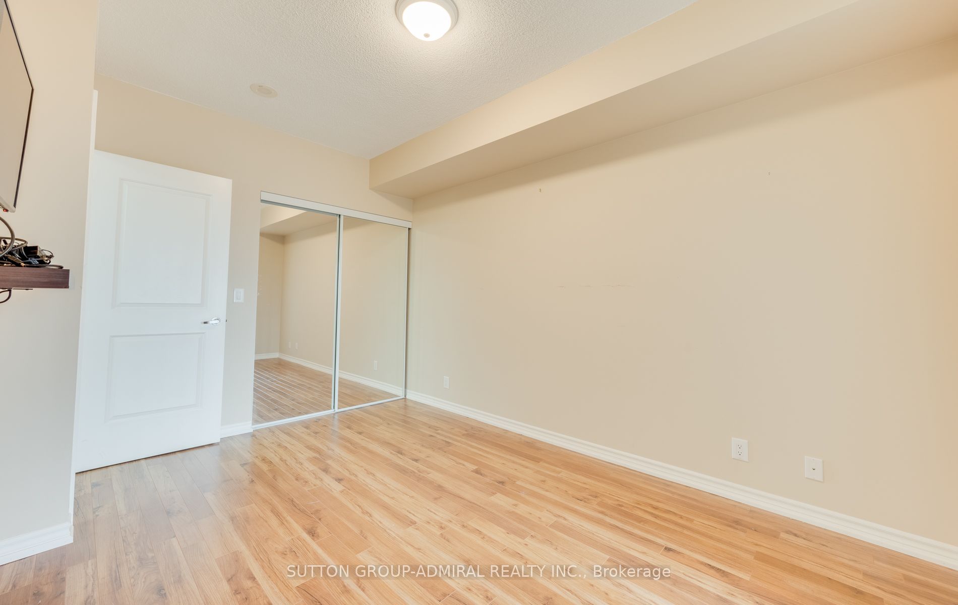 9235 Jane St 03 Property Photo 26