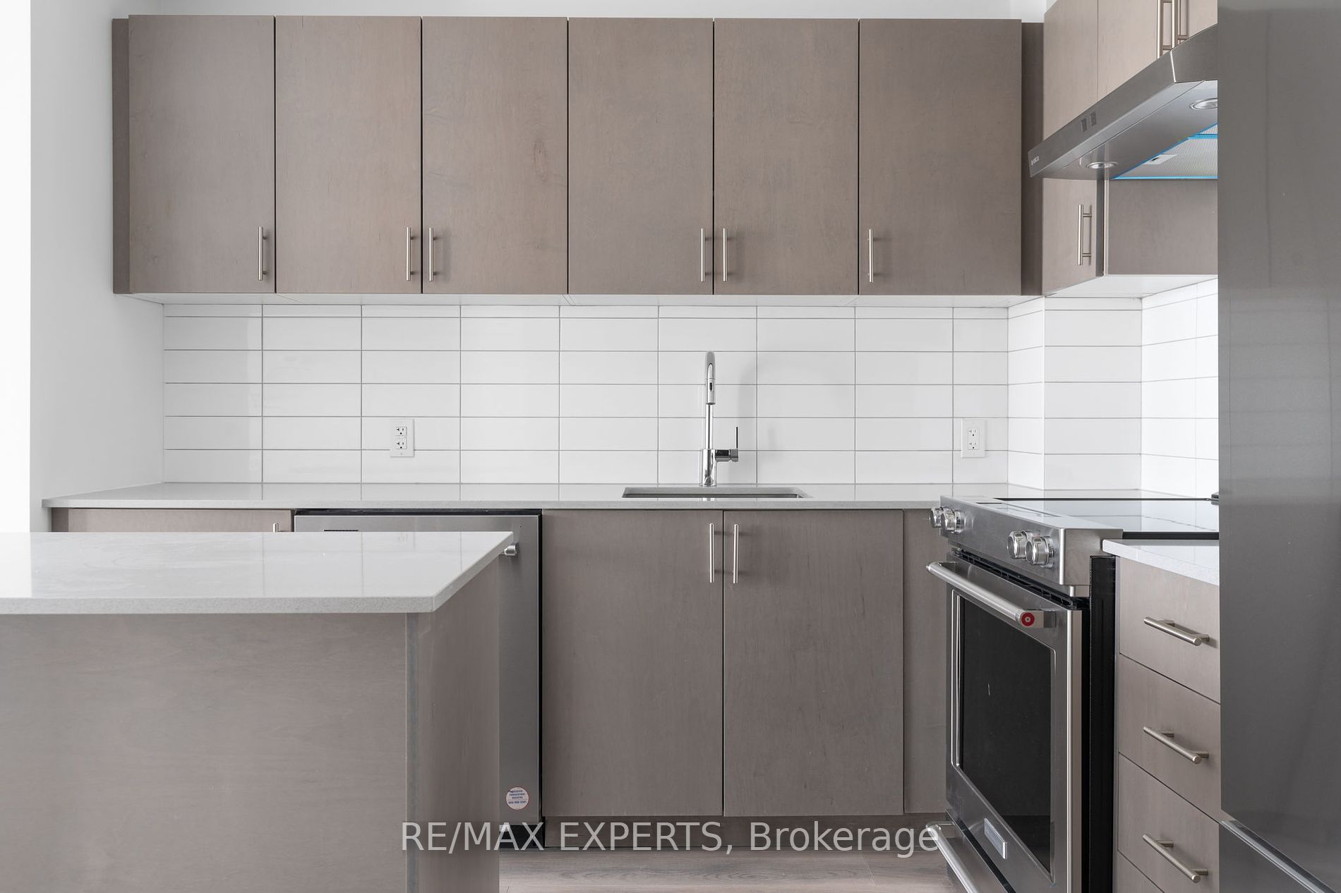 9000 Jane St 12 Property Photo 13