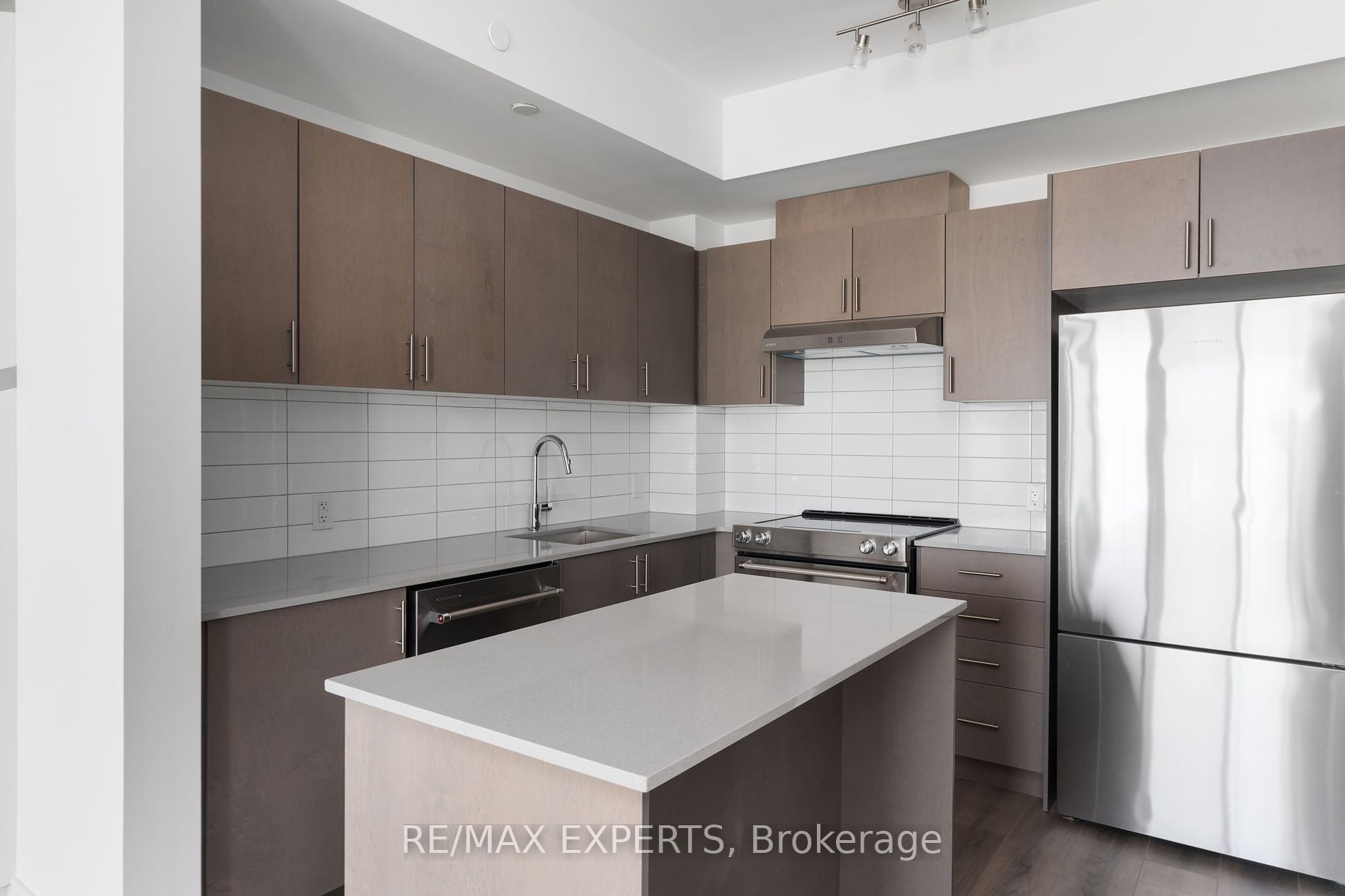 9000 Jane St 12 Property Photo 16