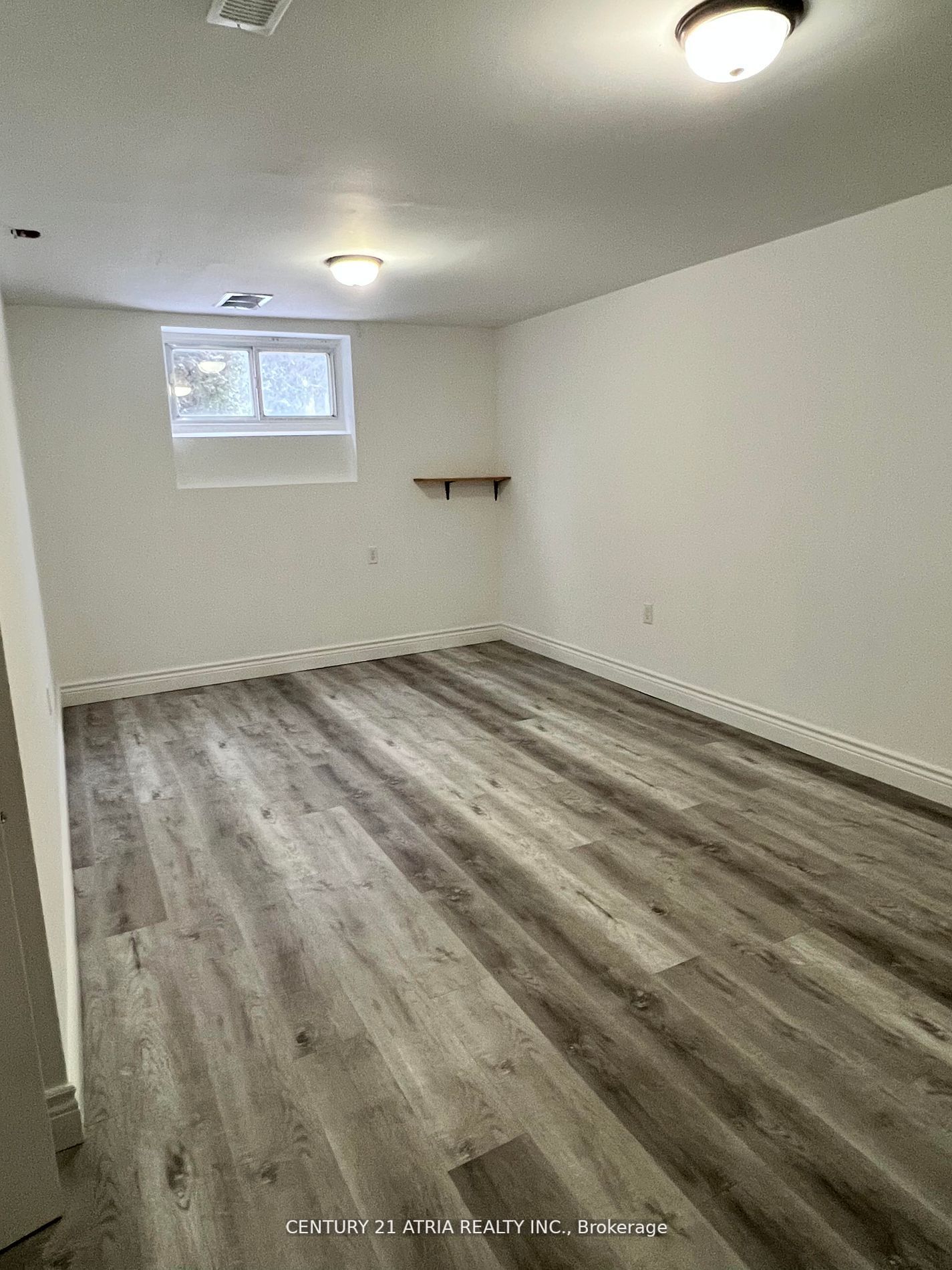174 Maple Ave Property Photo 5