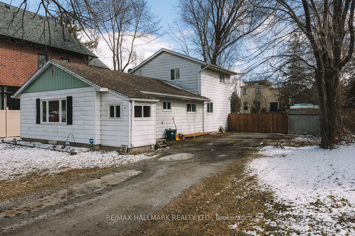 27 Oak Ave Property Photo 2