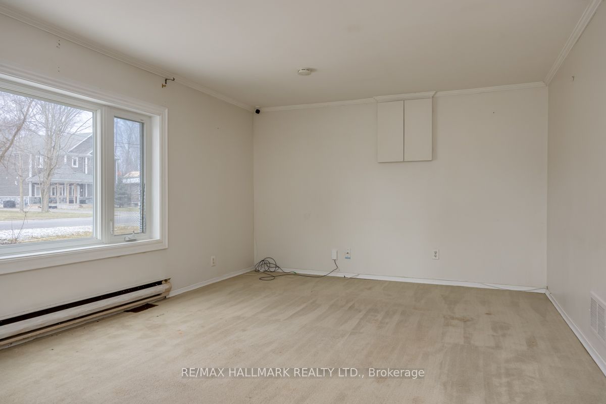 27 Oak Ave Property Photo 6