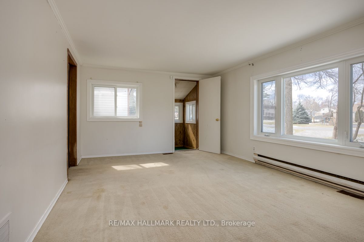 27 Oak Ave Property Photo 8
