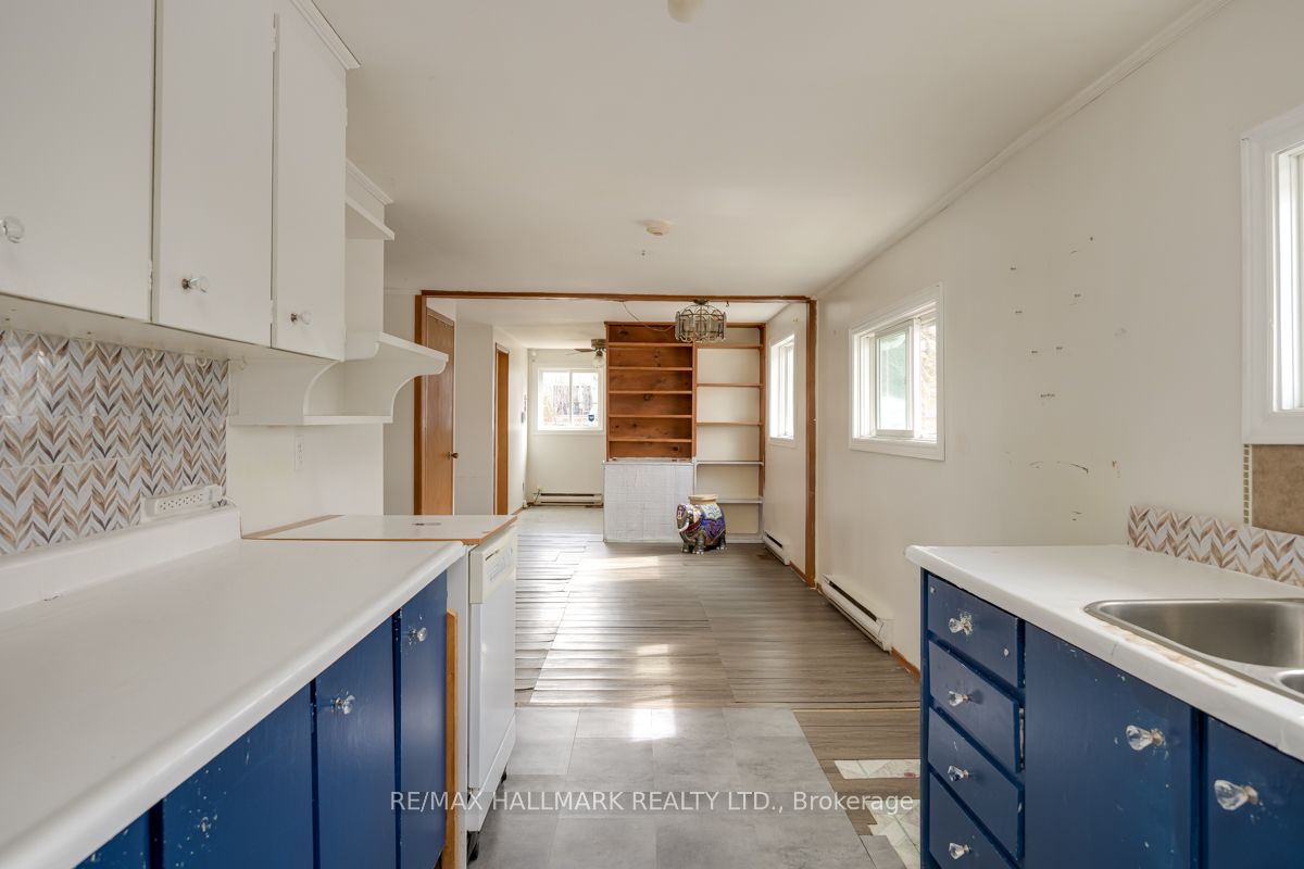 27 Oak Ave Property Photo 9