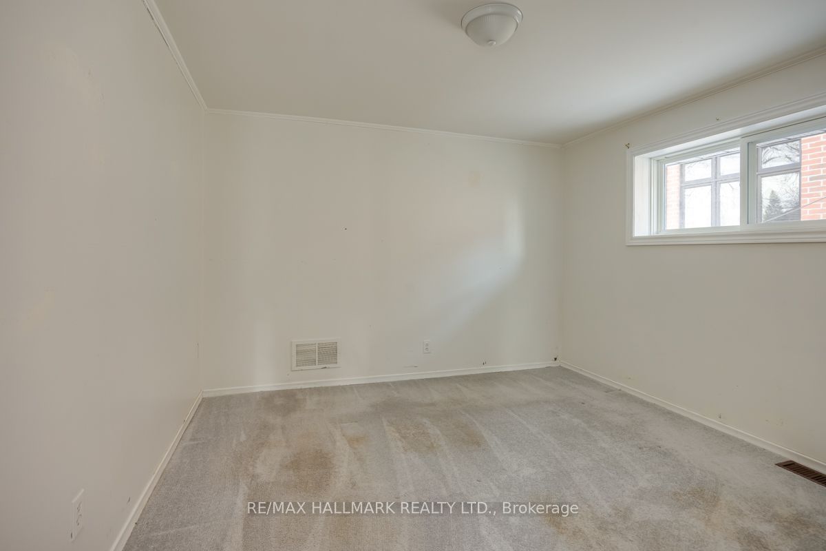 27 Oak Ave Property Photo 16