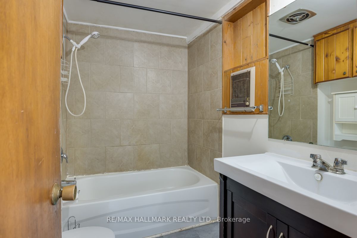 27 Oak Ave Property Photo 18