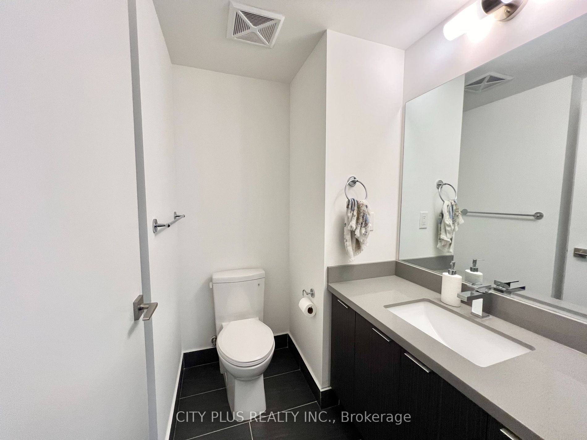 2916 Highway 7 Rd 20 Property Photo 6
