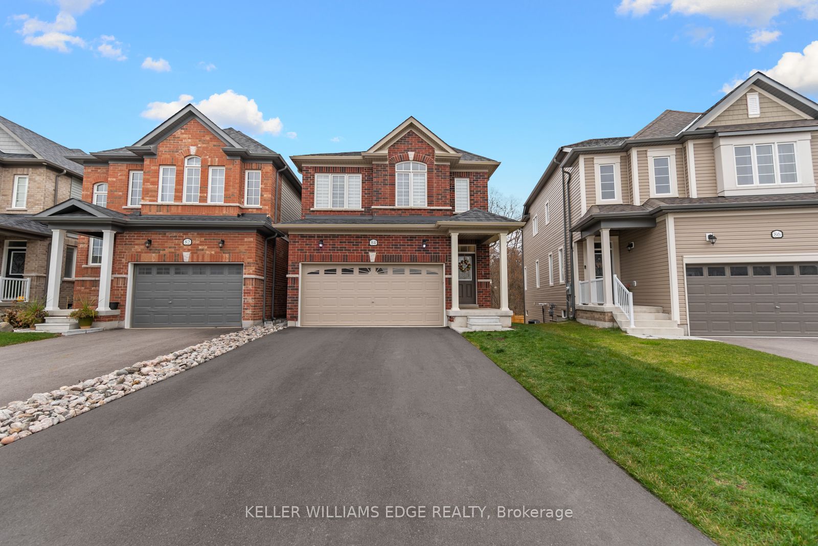 84 Wood Cres Property Photo 2