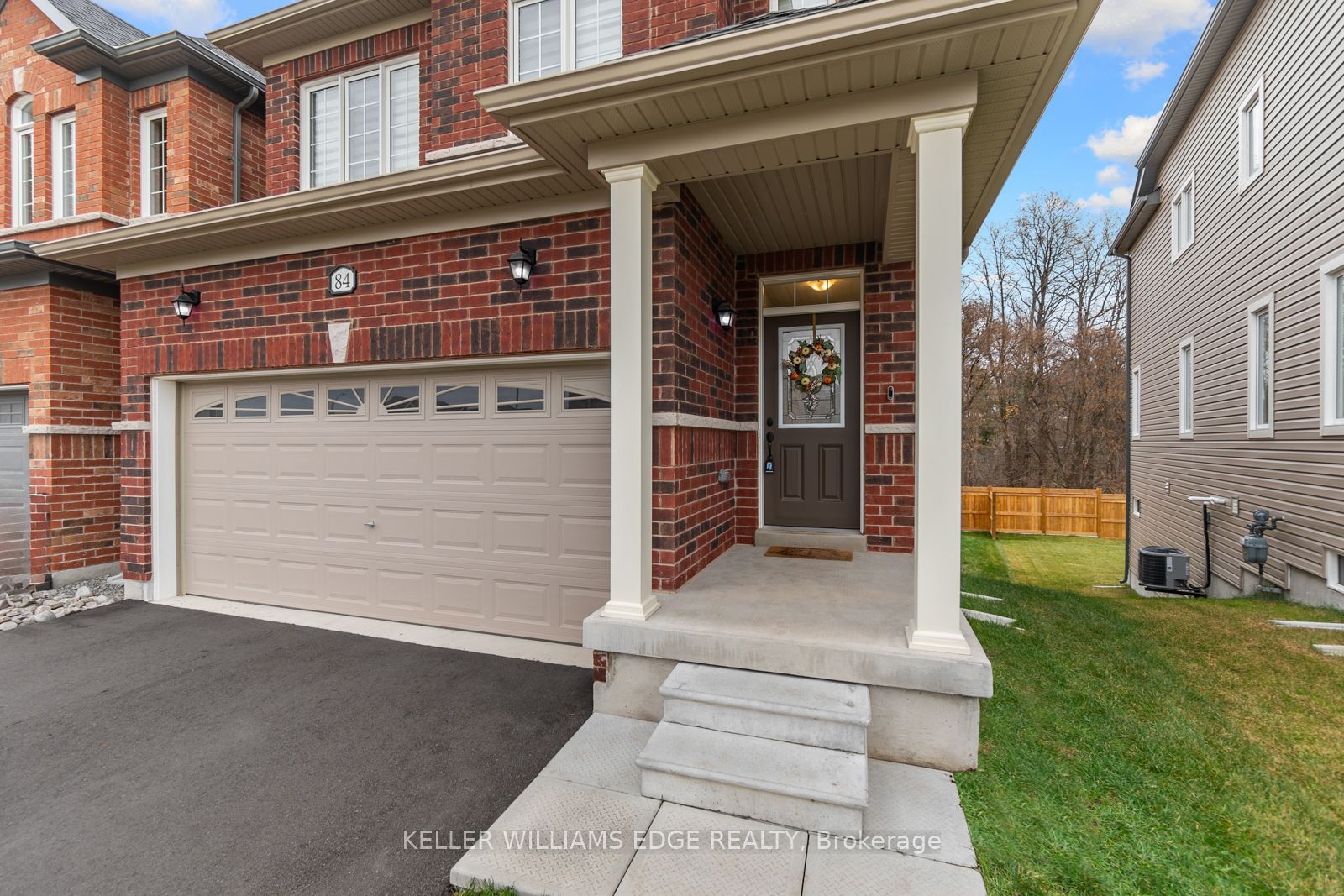 84 Wood Cres Property Photo 3