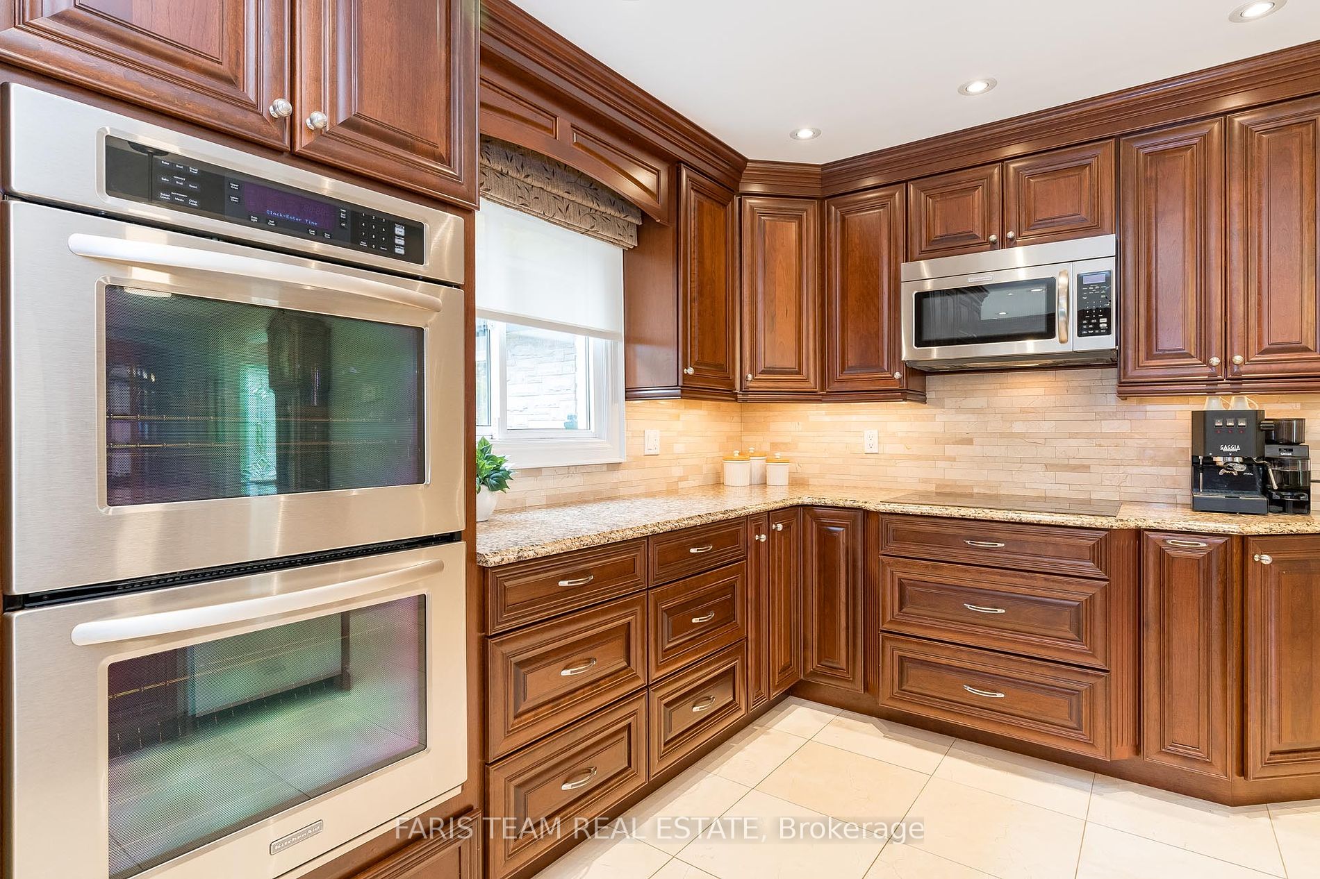 2349 11 Line Property Photo 6