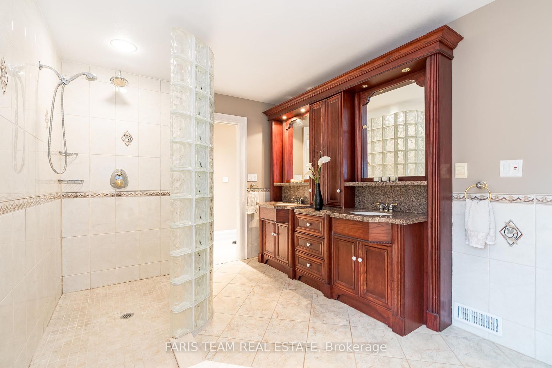 2349 11 Line Property Photo 19