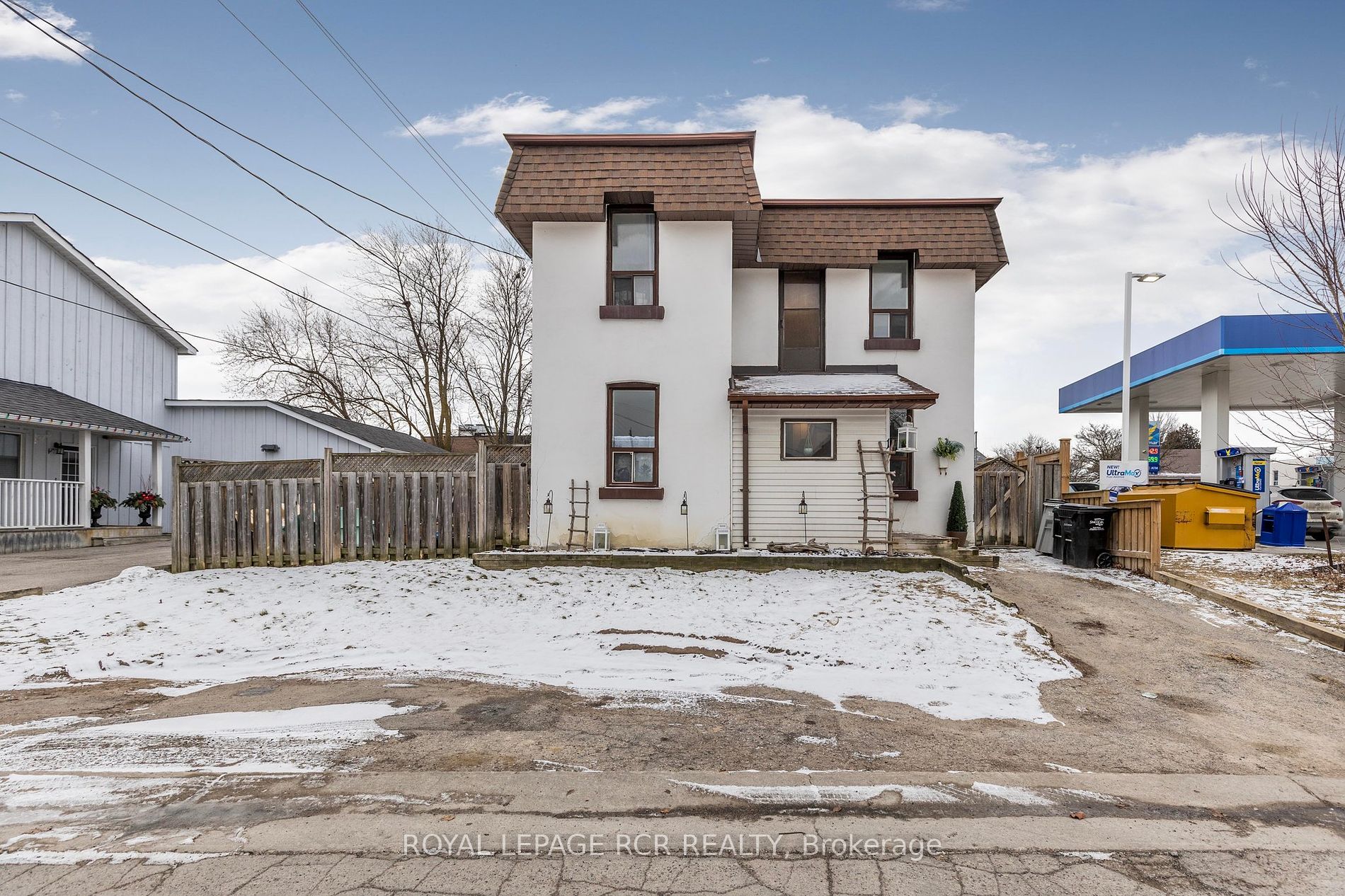 1 Dillane St E Property Photo 3