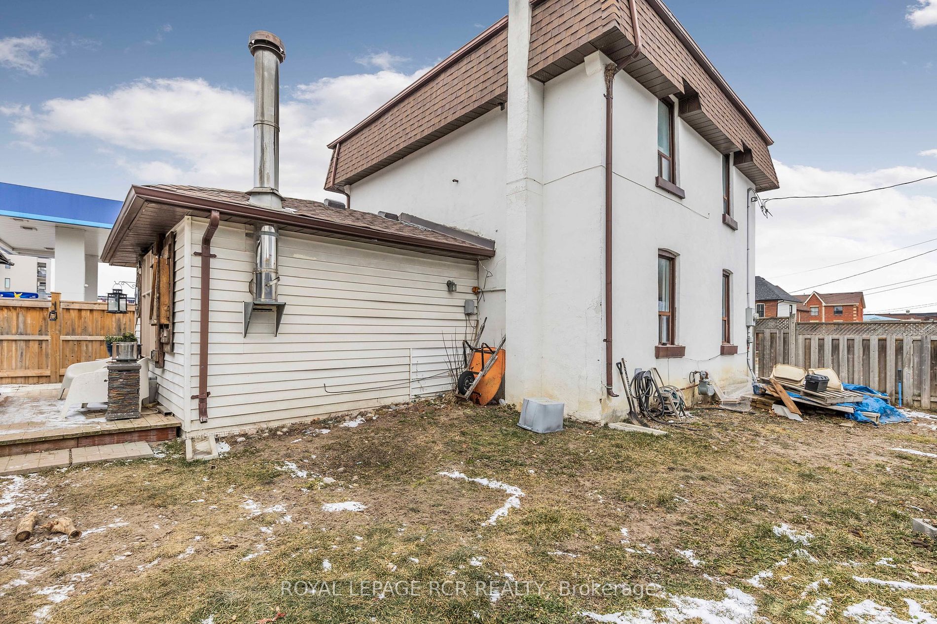 1 Dillane St E Property Photo 27
