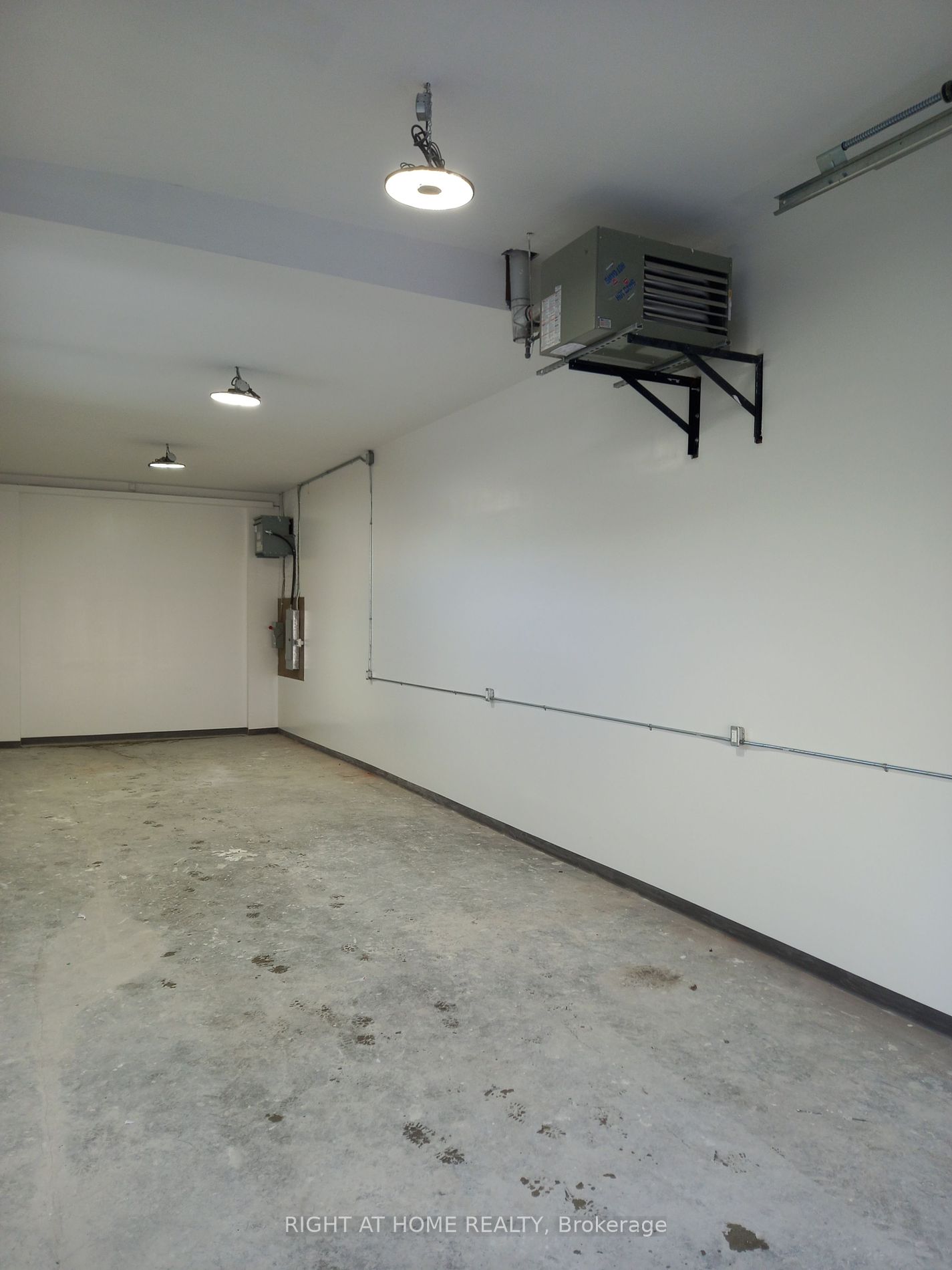 560 Oster Lane W Property Photo 4