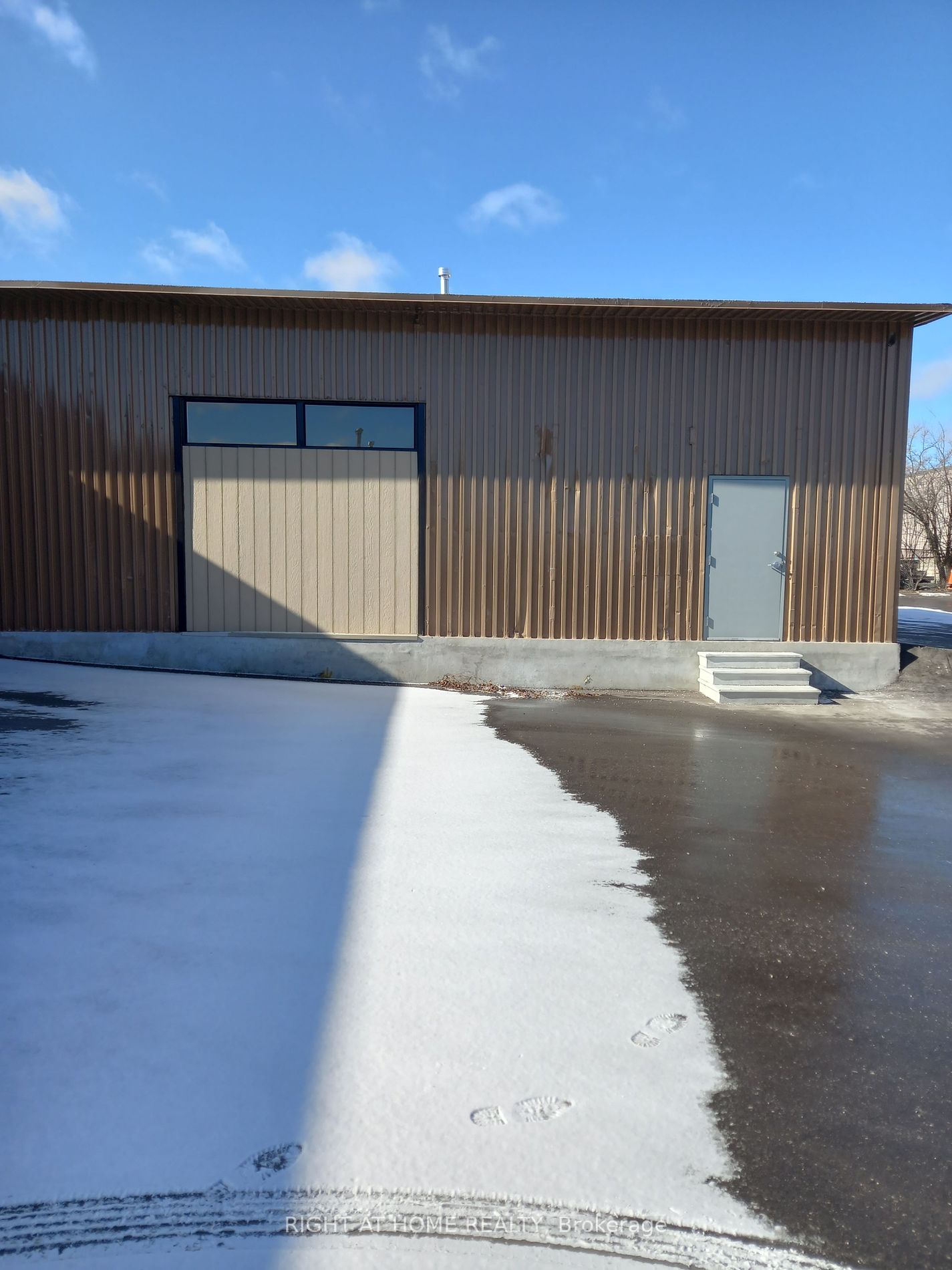 560 Oster Lane W Property Photo 15