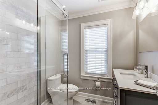 12870 Keele St Property Photo 10