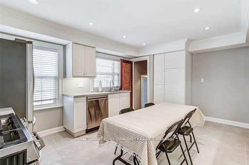 12870 Keele St Property Photo 16