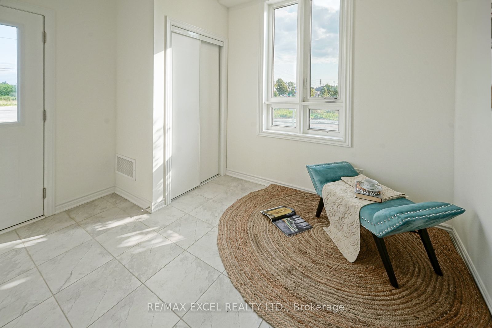 2 Chicago Lane Property Photo 6