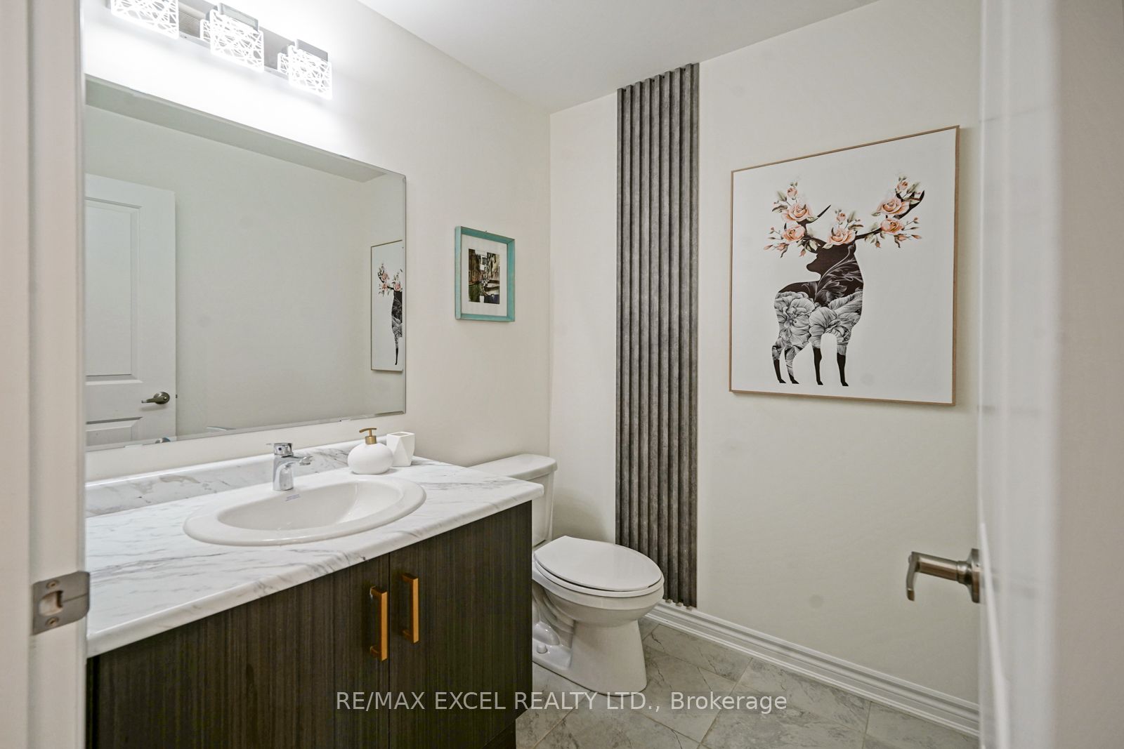 2 Chicago Lane Property Photo 13