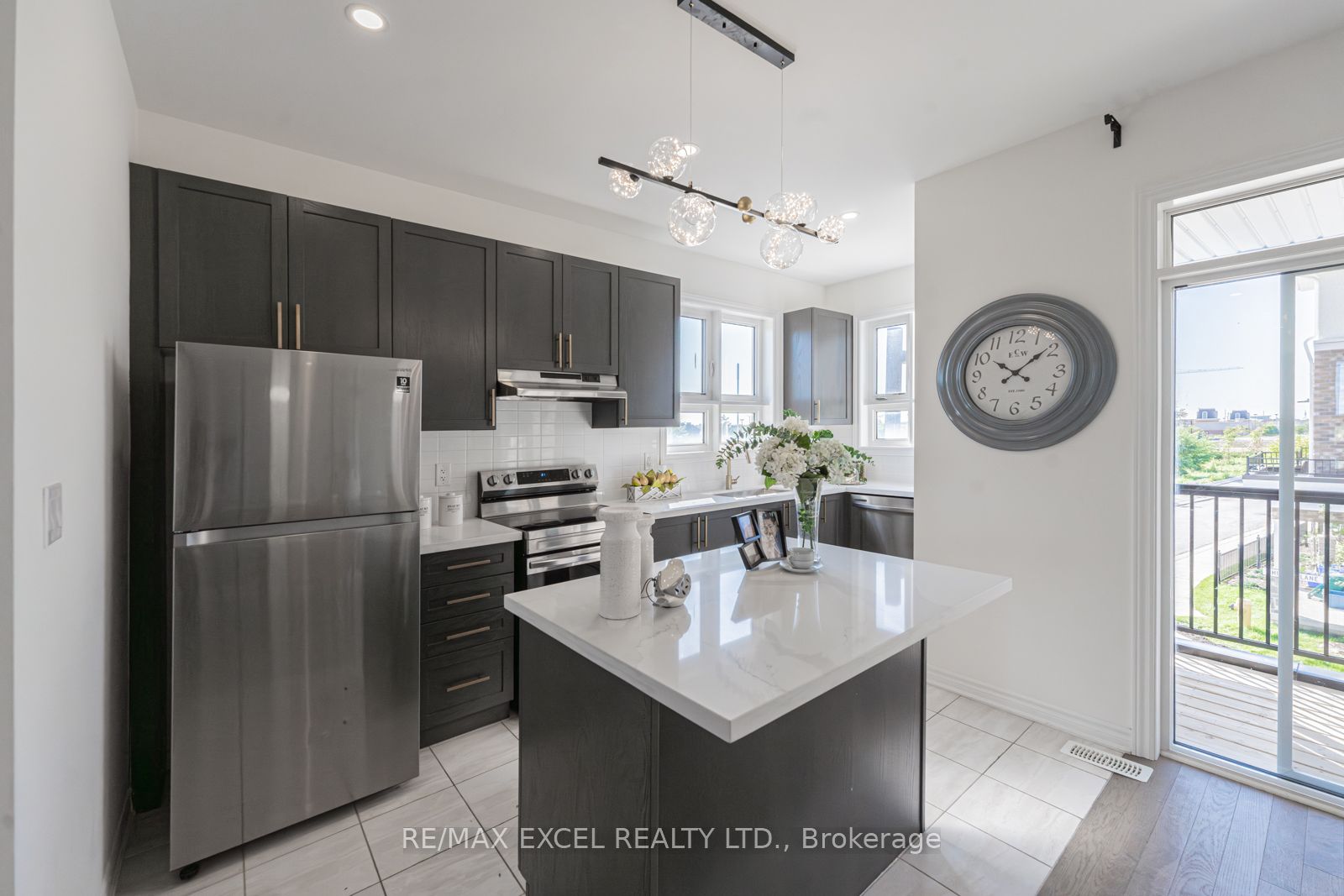2 Chicago Lane Property Photo 17