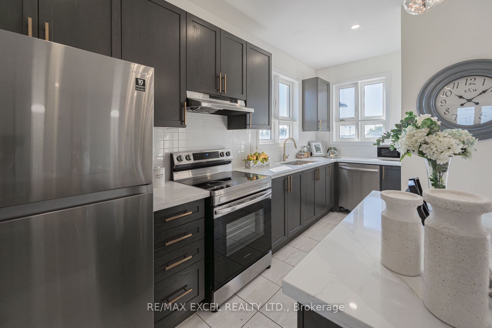 2 Chicago Lane Property Photo 18