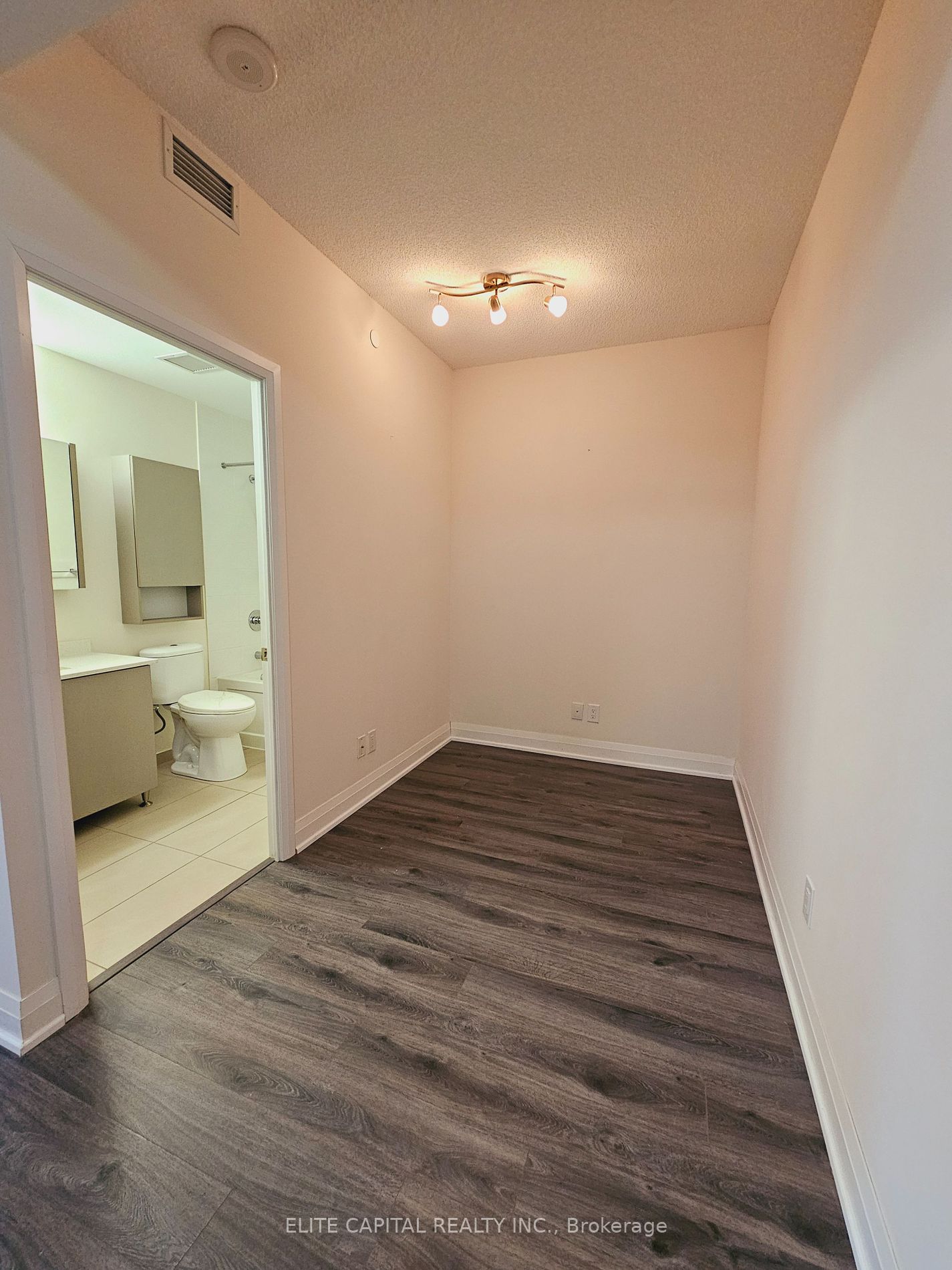 28 Uptown Dr 35 Property Photo 3