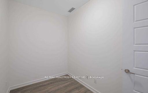 241 Sea Ray Ave 18 Property Photo 5