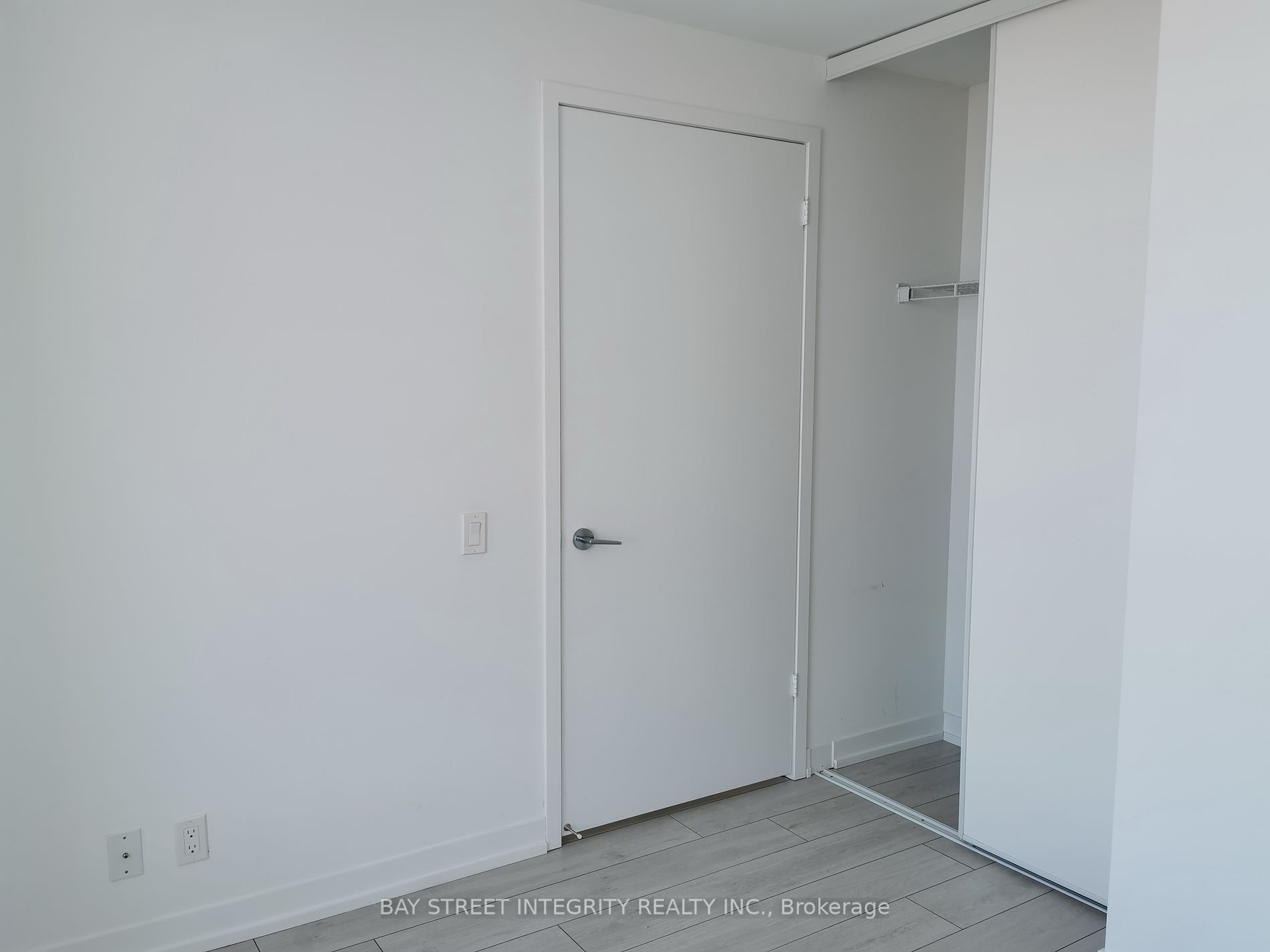 898 Portage Pkwy 11 Property Photo 11
