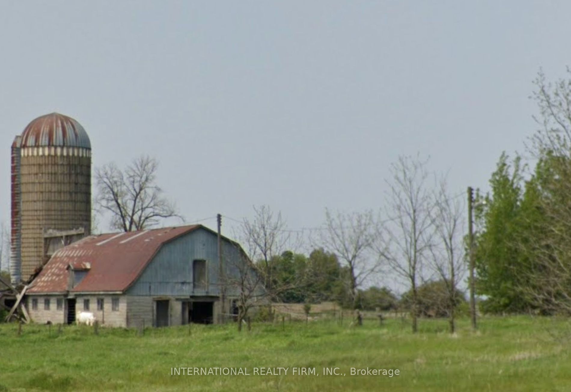 5944 10th Line Property Photo 1