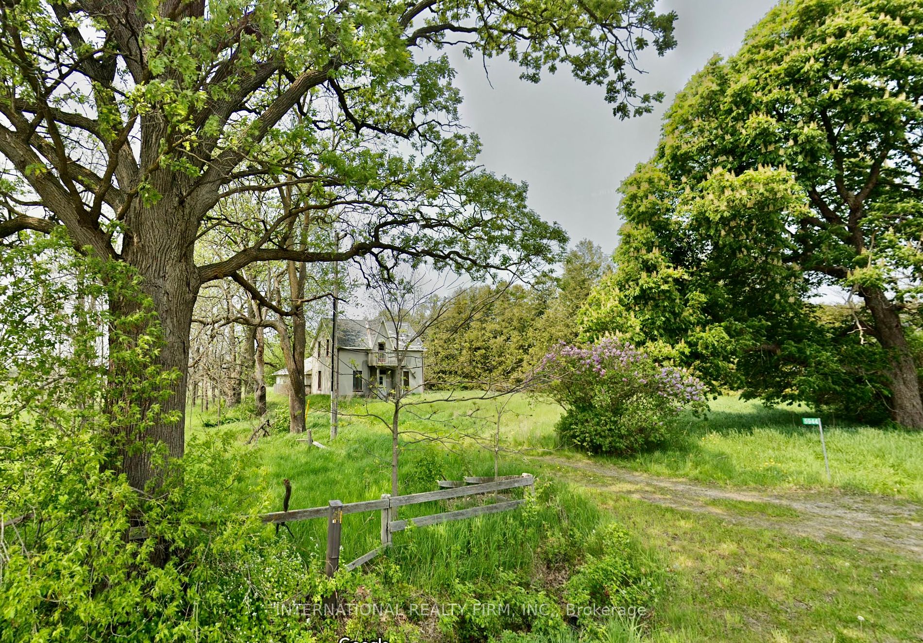 5944 10th Line Property Photo 2