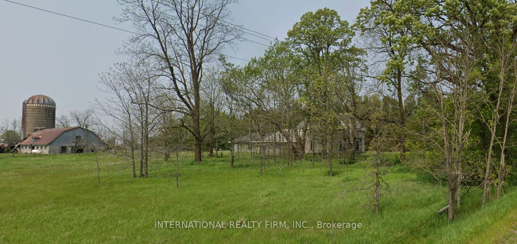 5944 10th Line Property Photo 5