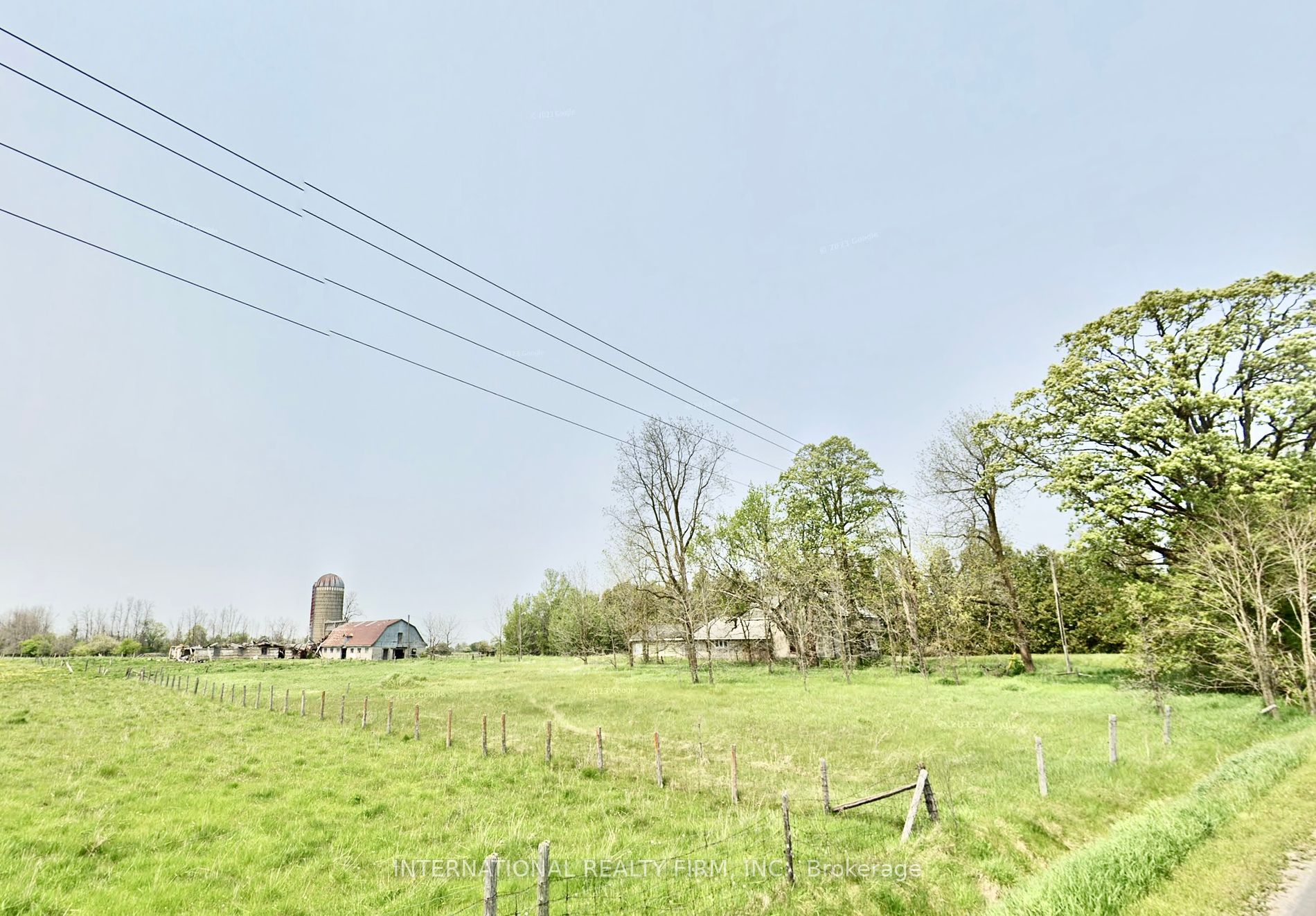 5944 10th Line Property Photo 6