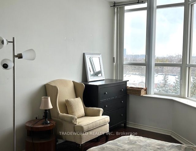 2100 John St 1 Property Photo 6