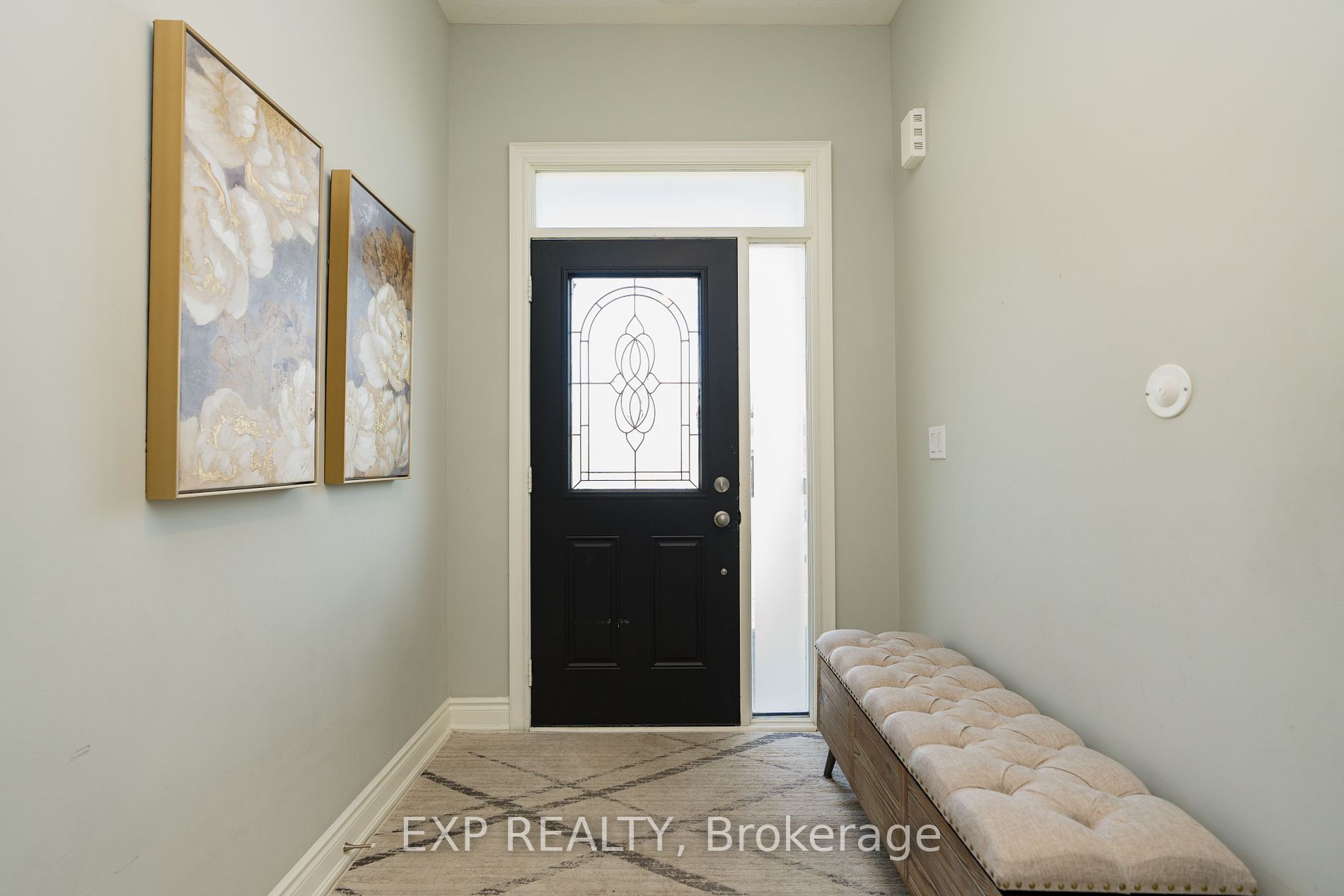 147 Kingsmere Cres Property Photo 2