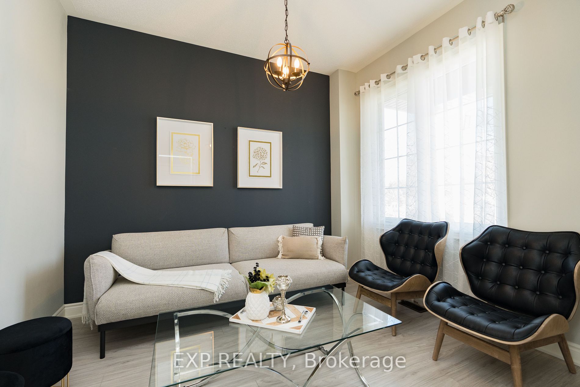 147 Kingsmere Cres Property Photo 3