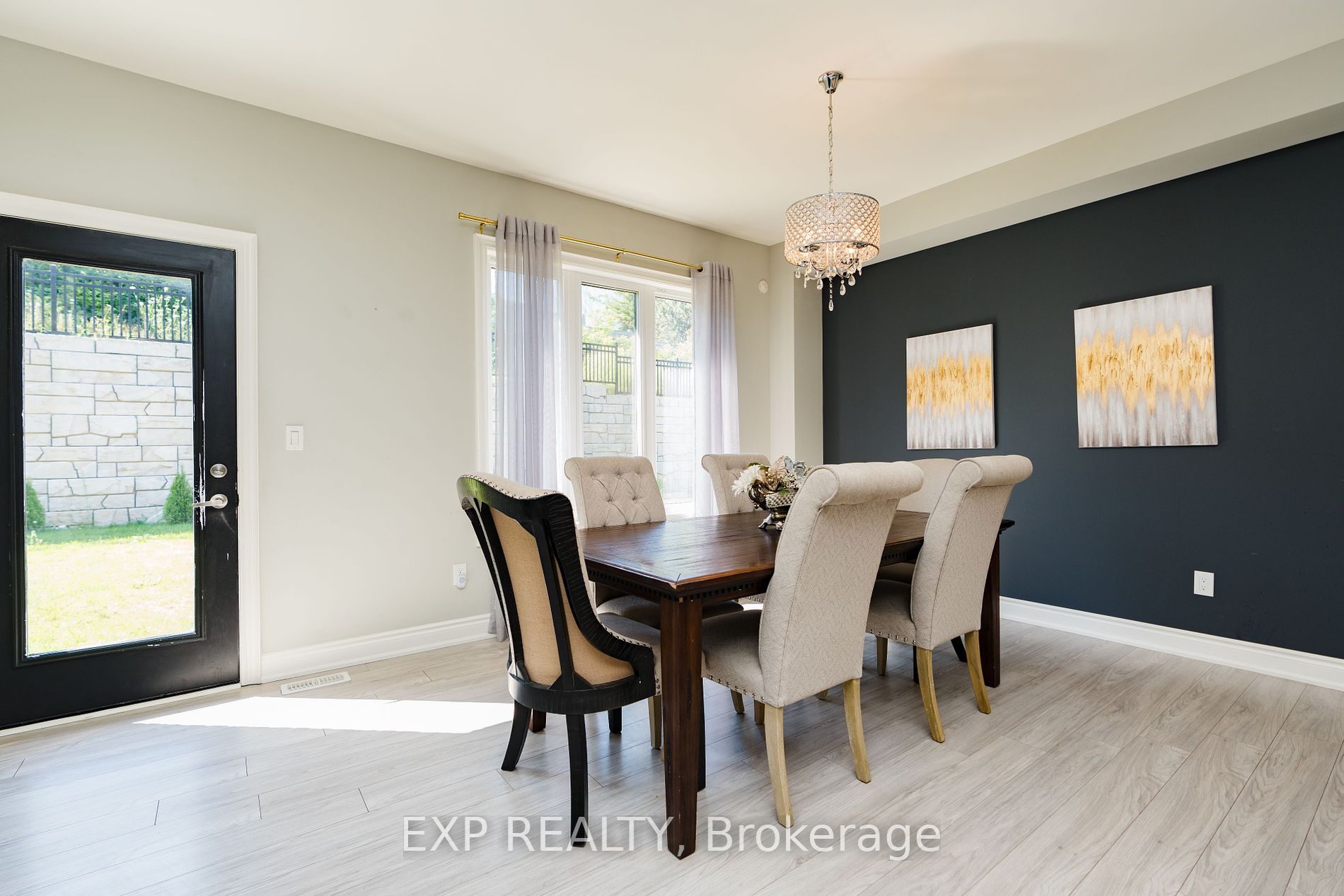 147 Kingsmere Cres Property Photo 4