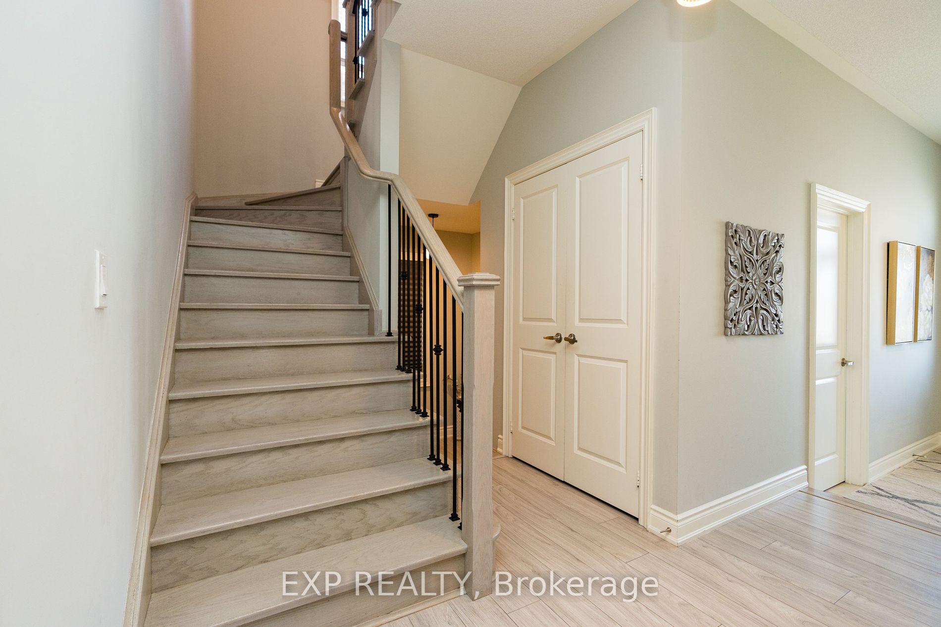 147 Kingsmere Cres Property Photo 13