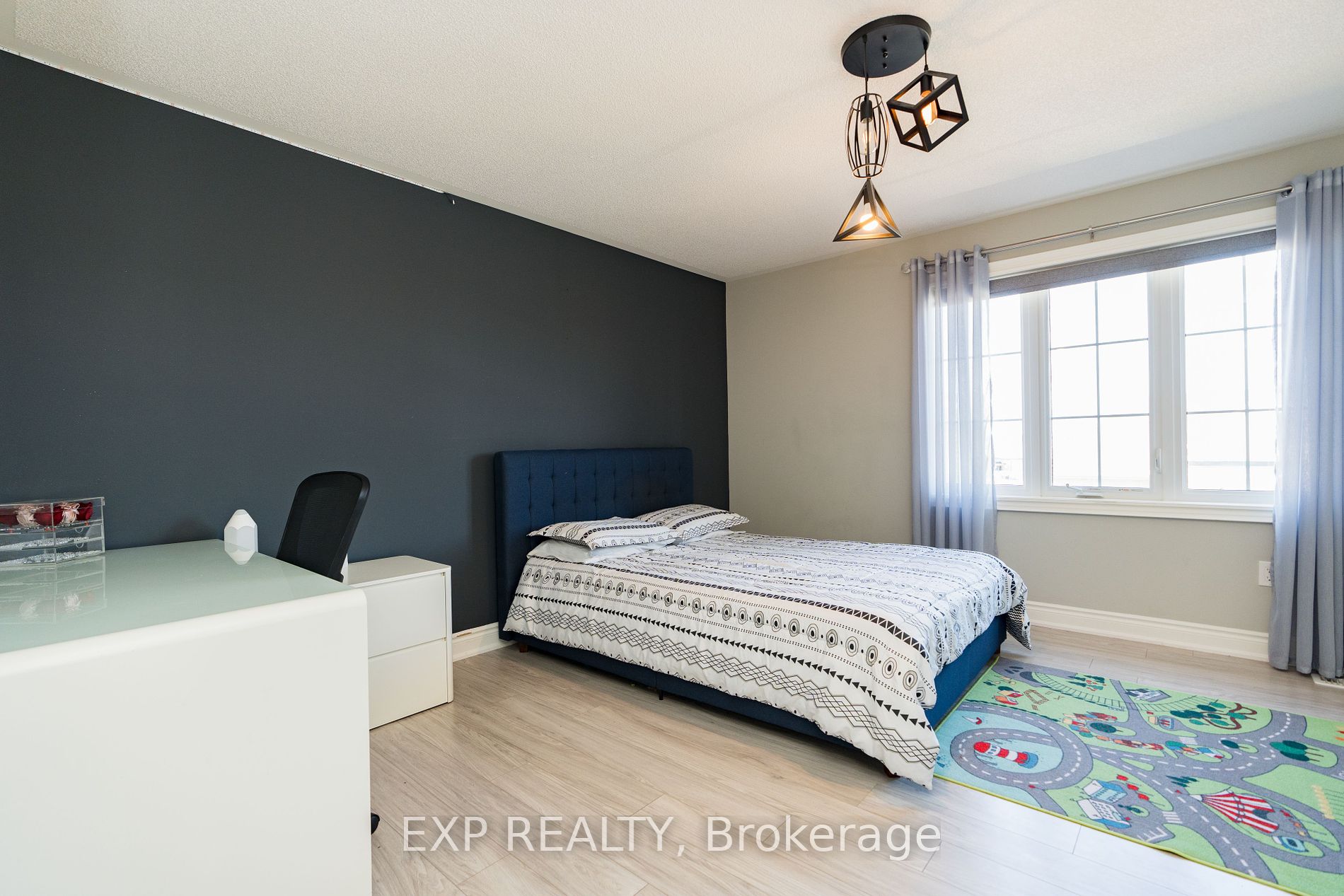 147 Kingsmere Cres Property Photo 18