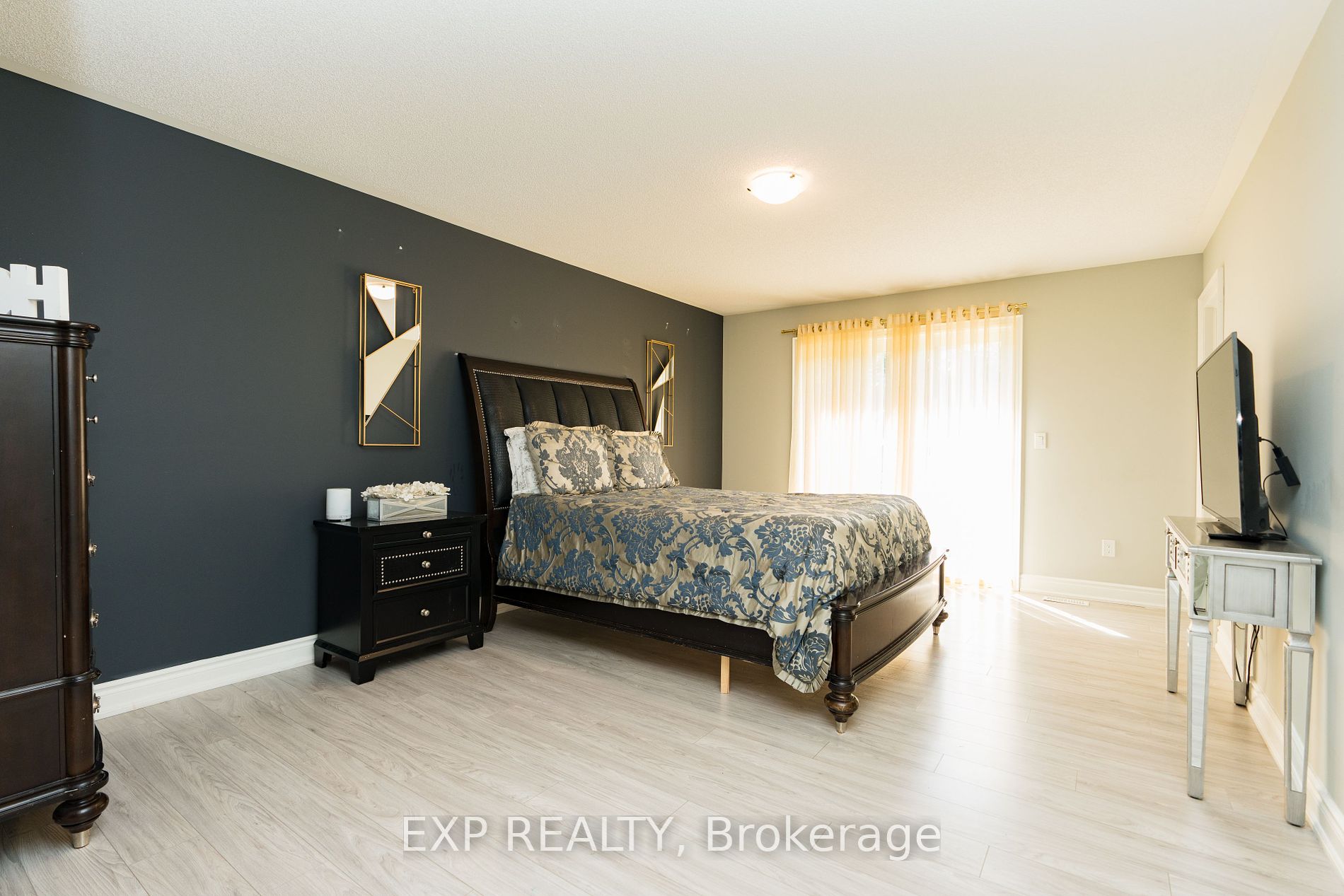 147 Kingsmere Cres Property Photo 23