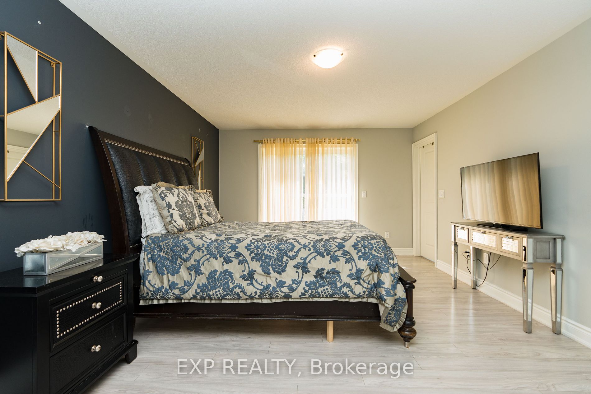 147 Kingsmere Cres Property Photo 24
