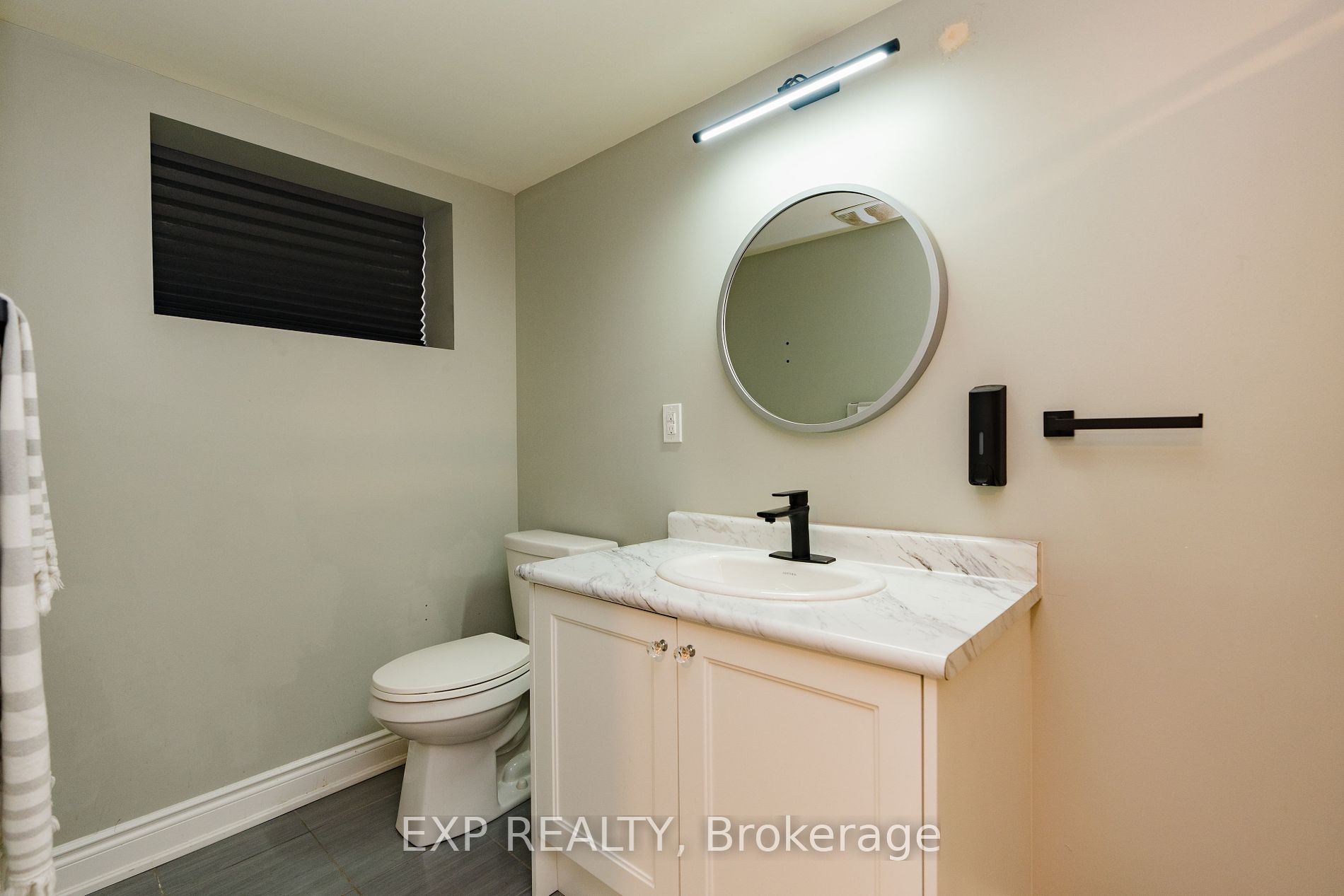 147 Kingsmere Cres Property Photo 32