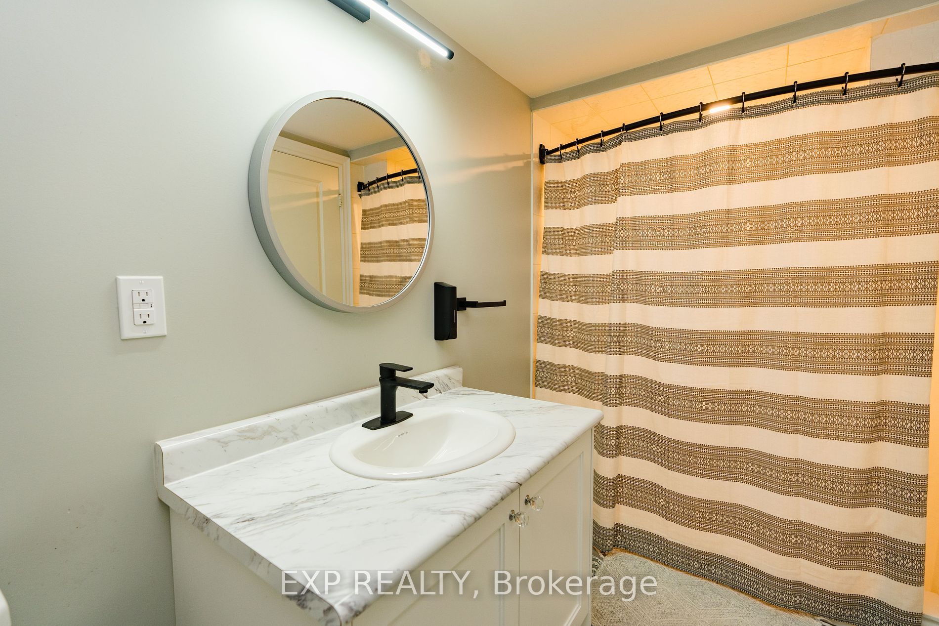 147 Kingsmere Cres Property Photo 33