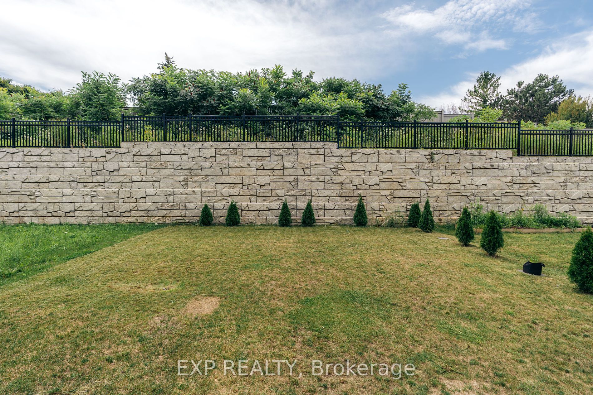 147 Kingsmere Cres Property Photo 35