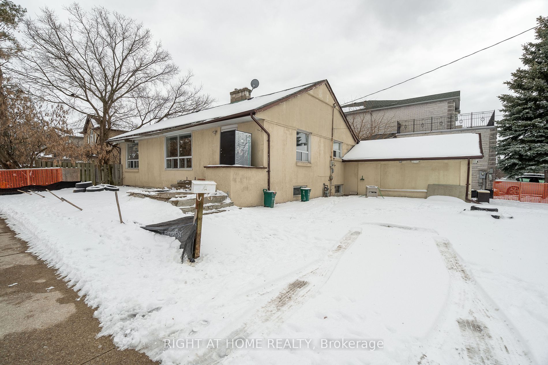193 Crestwood Rd E Property Photo 5